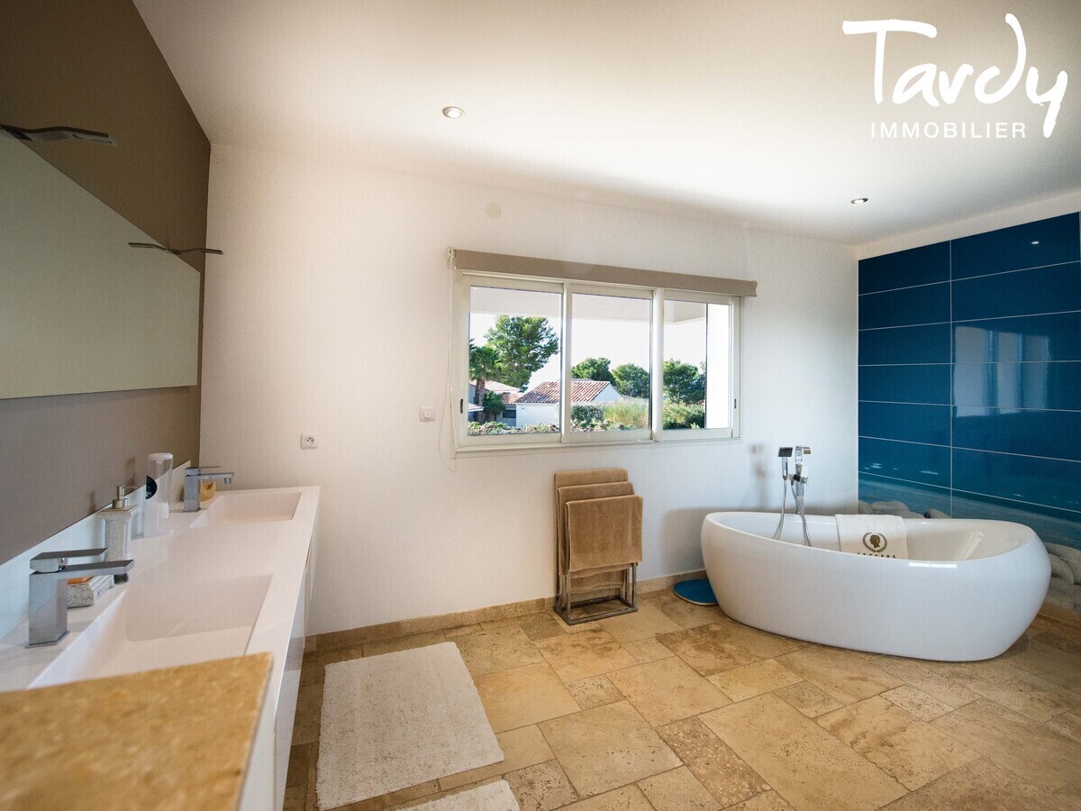 Plain-pied vue mer et collines, terrain plat - 83190 OLLIOULES - Sanary-sur-Mer