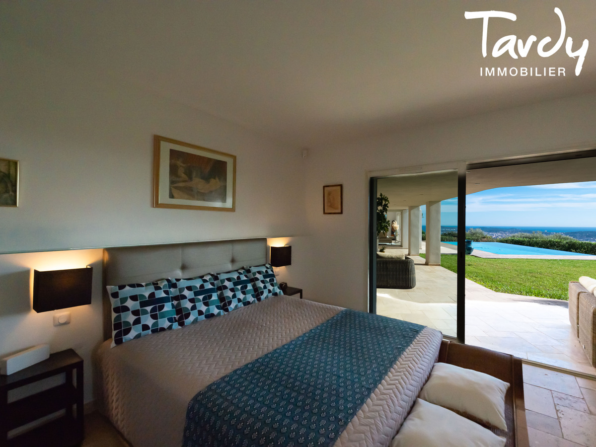 Plain-pied vue mer et collines, terrain plat - 83190 OLLIOULES - Sanary-sur-Mer