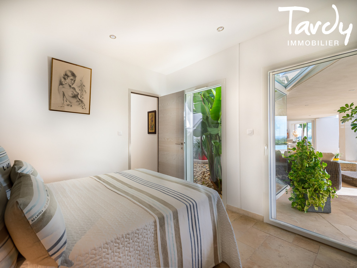 Plain-pied vue mer et collines, terrain plat - 83190 OLLIOULES - Sanary-sur-Mer