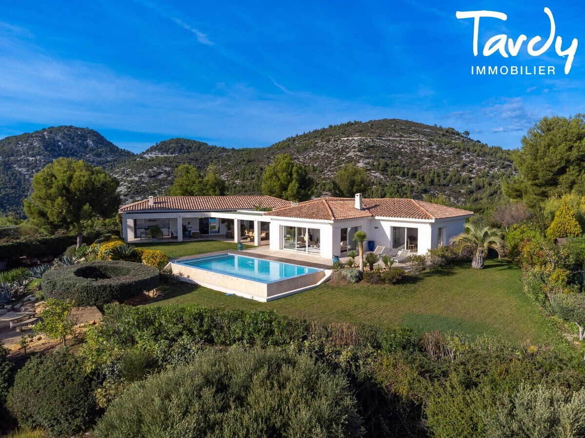 Plain-pied vue mer et collines, terrain plat - 83190 OLLIOULES - Sanary-sur-Mer - Villa plain pied vue mer  Sanary sur Mer Tardy Immobilier