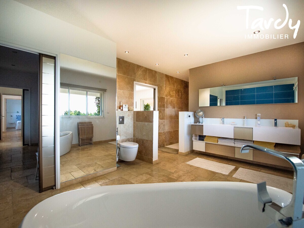 Plain-pied vue mer et collines, terrain plat - 83190 OLLIOULES - Sanary-sur-Mer