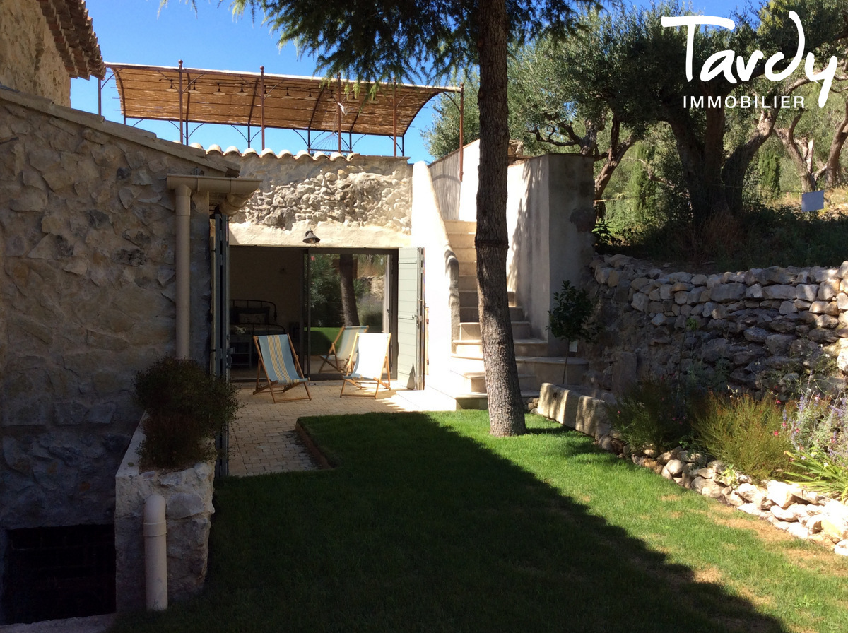 Bastide de village avec jardin et vue - 13150 BOULBON - Avignon - Mas en pierre, village de Boulon, espace privatif