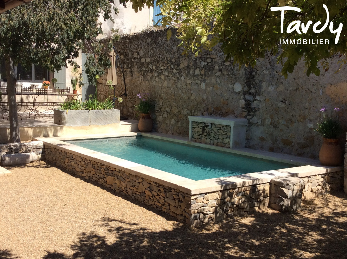 Bastide de village avec jardin et vue - 13150 BOULBON - Avignon - Mas en pierre, village de Boulon, bassin