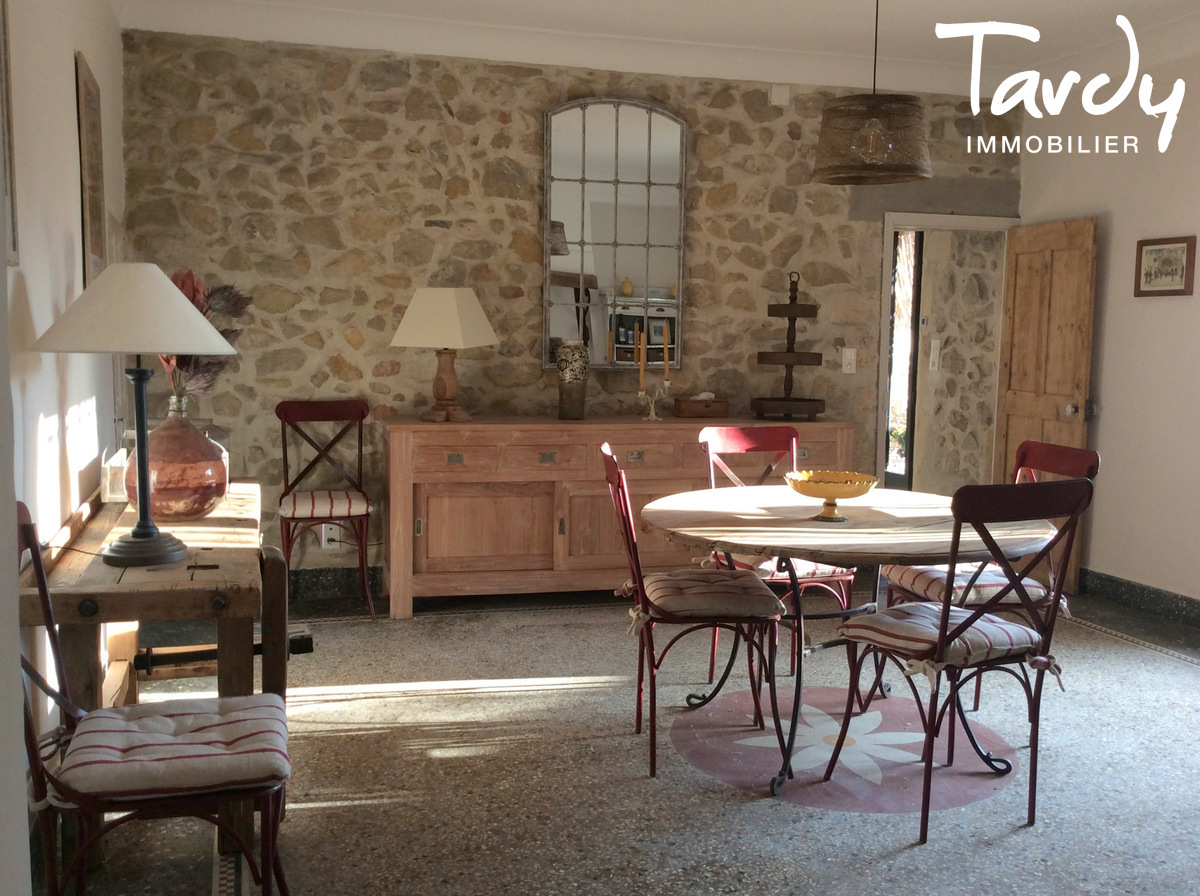 Bastide de village avec jardin et vue - 13150 BOULBON - Avignon - Mas en pierre, village de Boulon, Proche Avignon, espace dinatoire