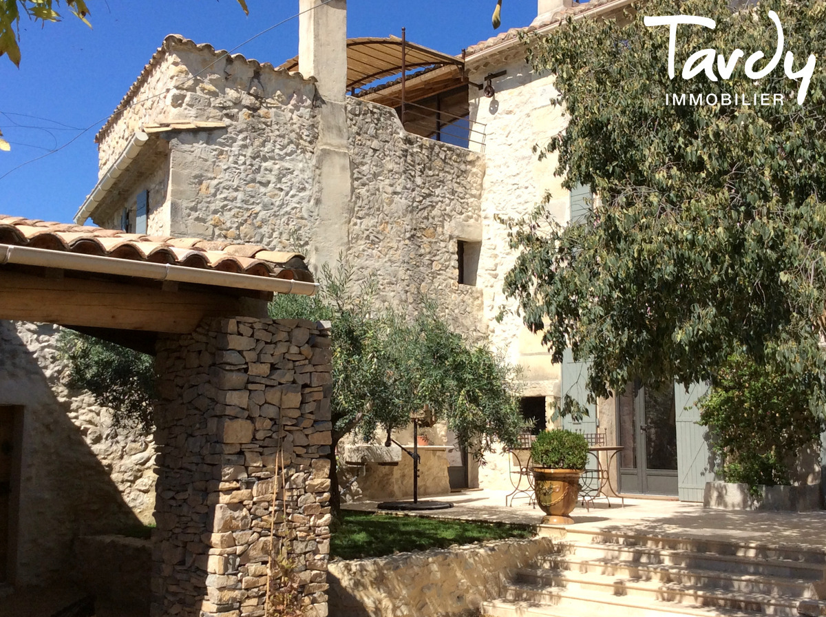Bastide de village avec jardin et vue - 13150 BOULBON - Avignon - Mas en pierre, village de Boulon, charme