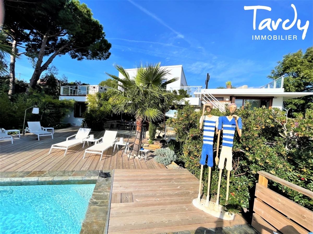 Villa d'architecte vue mer et plage  pieds - 83320 CARQUEIRANNE - Carqueiranne