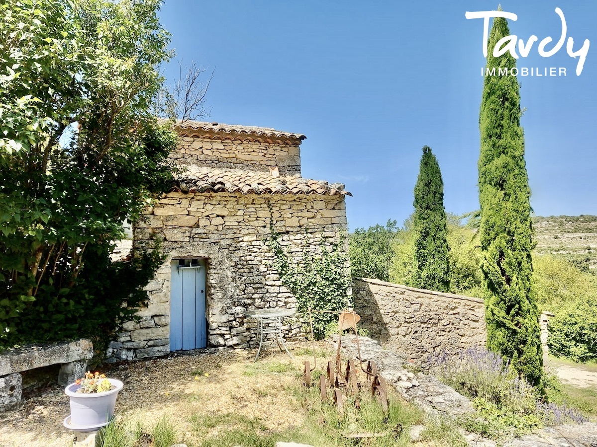 Proprit de caractre du 18me au coeur du Luberon  84480 BUOUX - Buoux