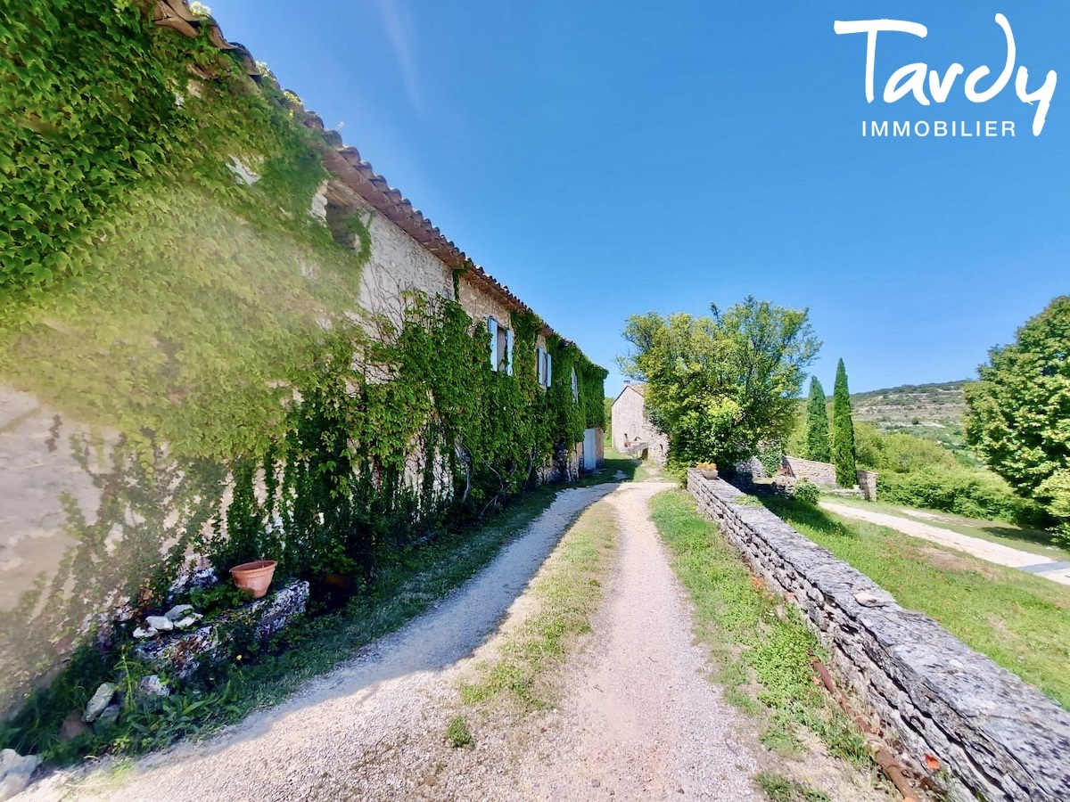 Proprit de caractre du 18me au coeur du Luberon  84480 BUOUX - Buoux