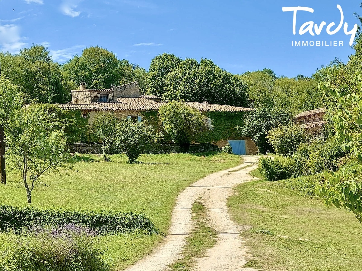 Proprit de caractre du 18me au coeur du Luberon  84480 BUOUX - Buoux