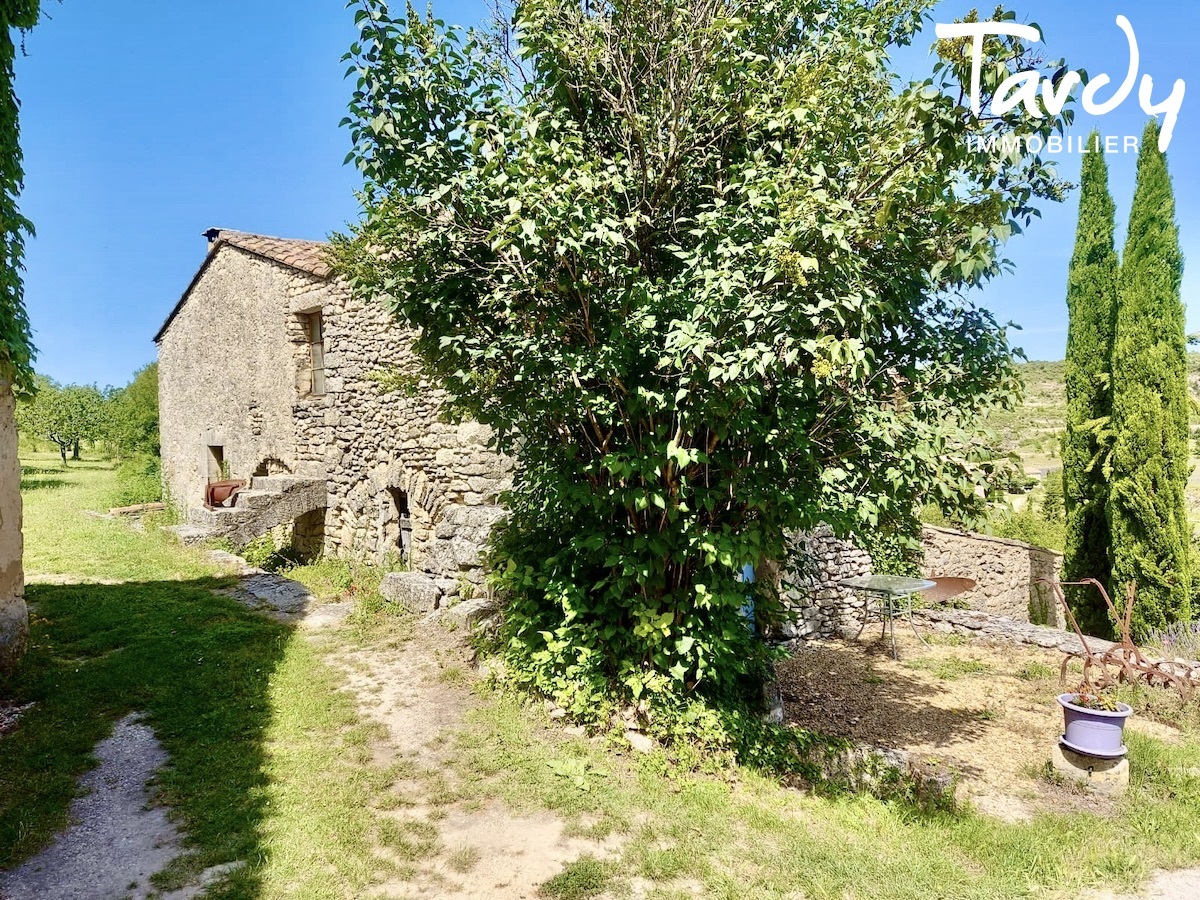 Proprit de caractre du 18me au coeur du Luberon  84480 BUOUX - Buoux