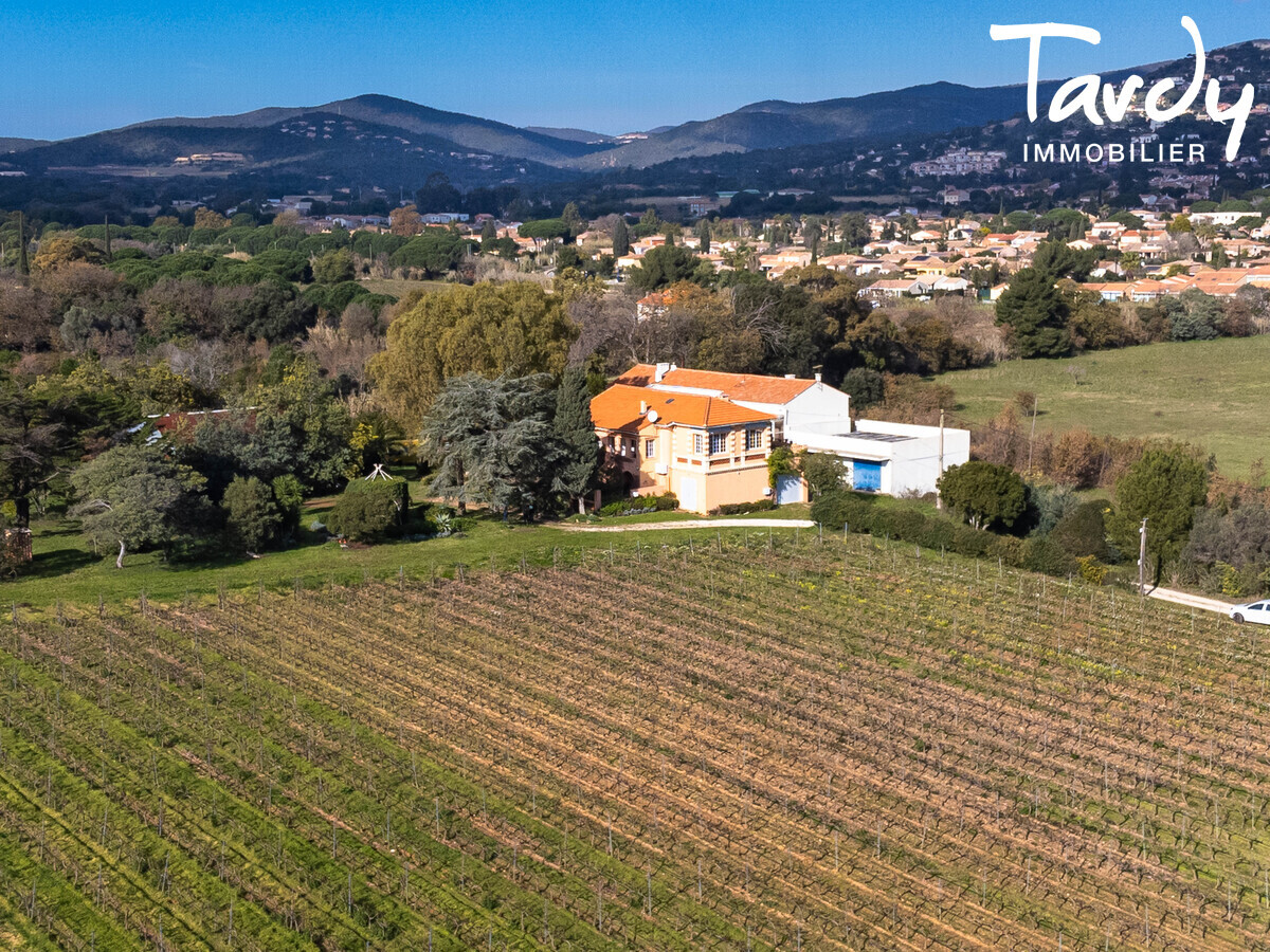 Ancienne maison vigneronne et ses 4,5 hectares de vignes - 83230 BORMES LES MIMOSAS  - Bormes-les-Mimosas