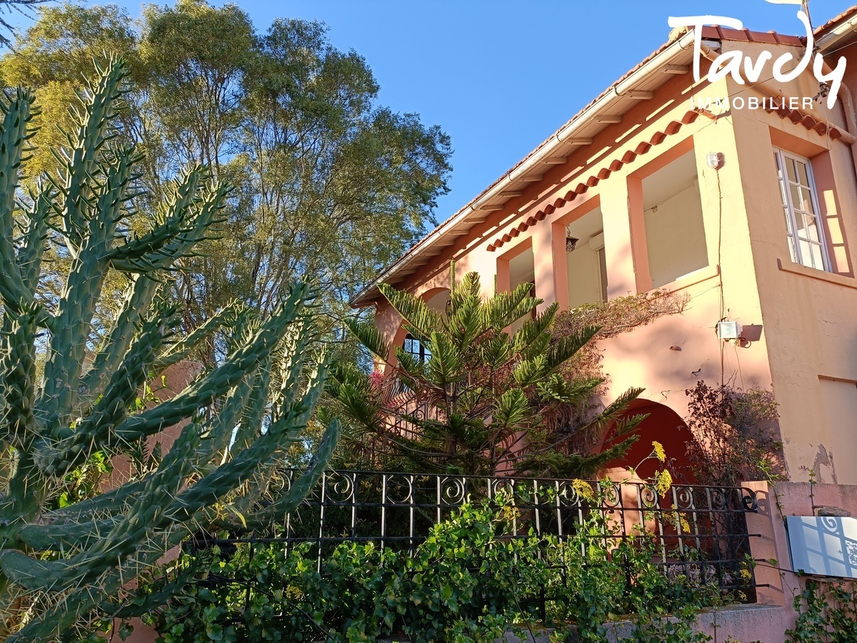 Ancienne maison vigneronne et ses 4,5 hectares de vignes - 83230 BORMES LES MIMOSAS  - Bormes-les-Mimosas - Maison  rnover avec vignes Bormes les Mimosas Var Tardy Immobilier