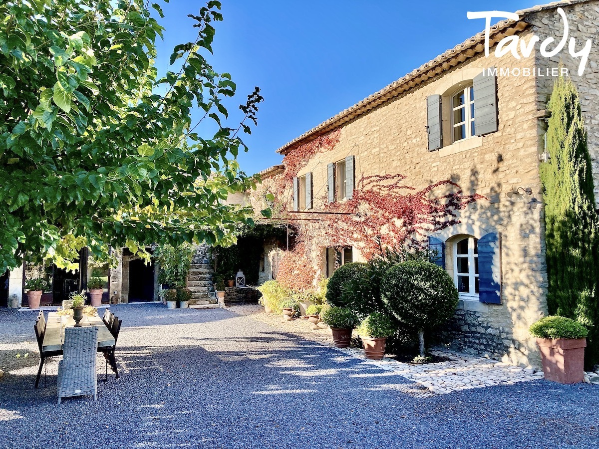 Proprit de charme au coeur du triangle d'or - 84560 MENERBES - Goult - PROPRIETE DE LUXE LUBERON 84560 MENERBES