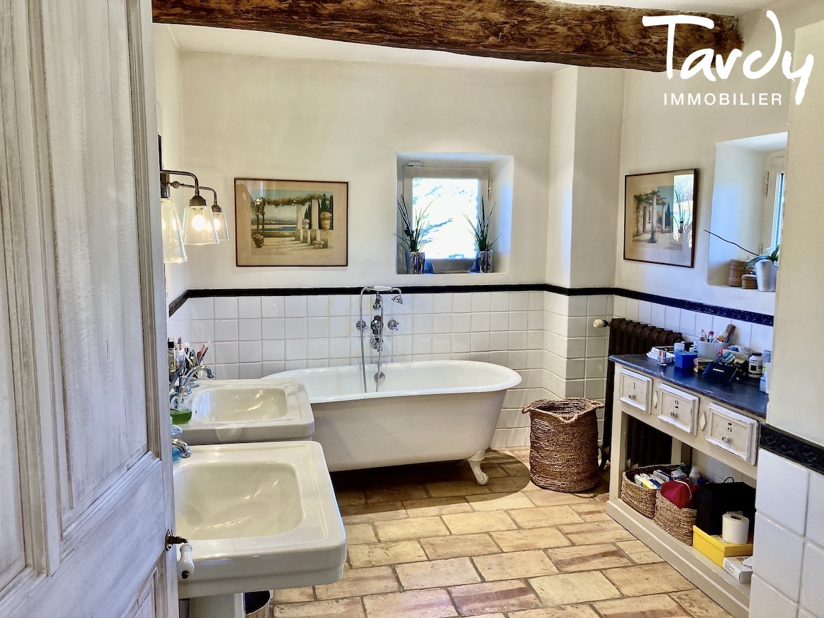 Proprit de charme au coeur du triangle d'or - 84560 MENERBES - Goult - PROPRIETE DE LUXE LUBERON 84560 MENERBES