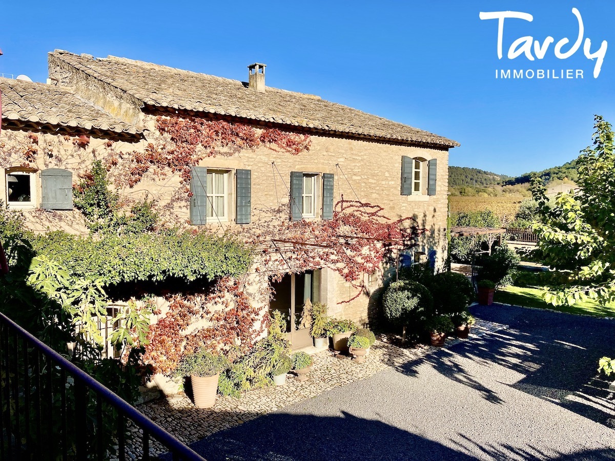 Proprit de charme au coeur du triangle d'or - 84560 MENERBES - Goult - MAS DU 18EME VUE DEGAGEE LUBERON 84560 MENERBES