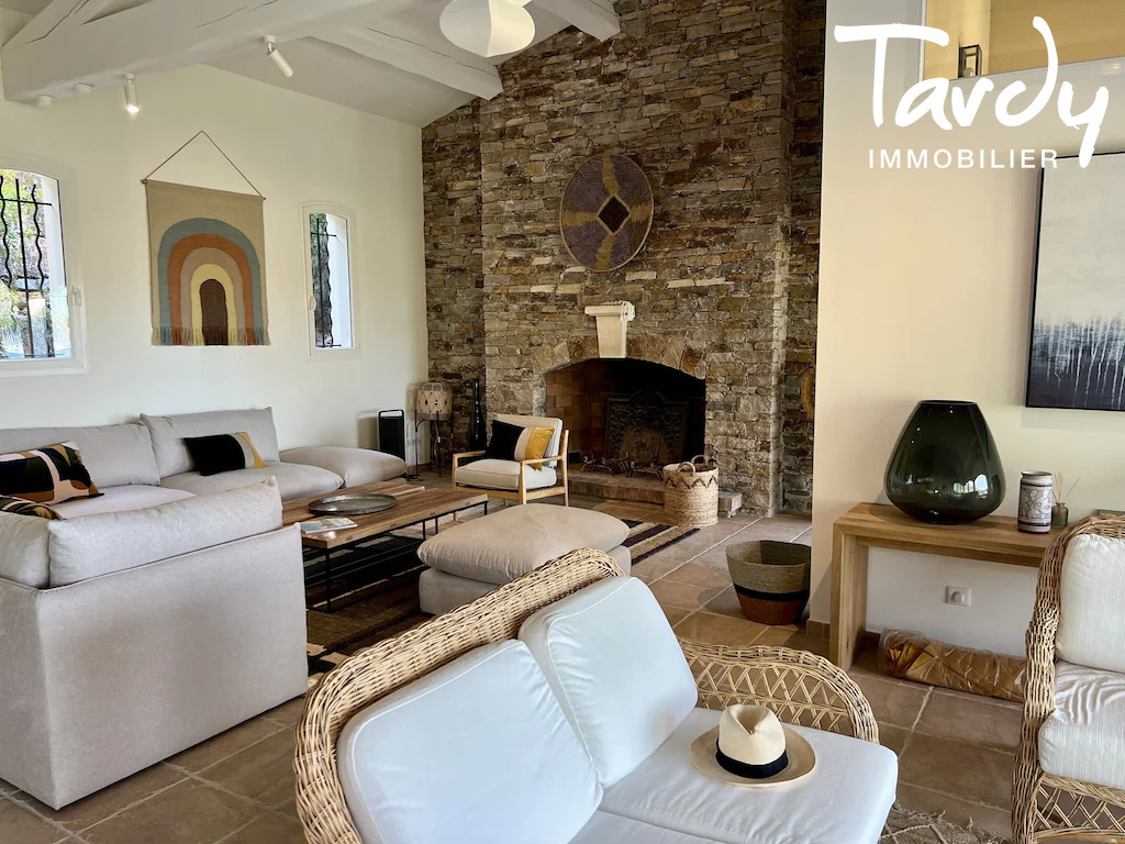Belle bastide, vue mer et proche plage  83980 LE LAVANDOU - Le Lavandou - Bastide provenale vue mer Le Lavandou Tardy Immobilier