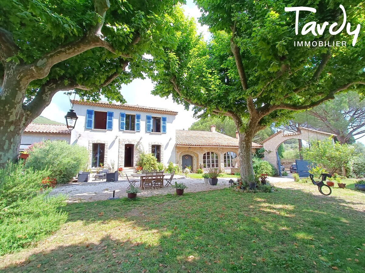 Domaine vue vignes  83210 SOLLIES PONT - Sollis-Pont - Centre art Hyres St Tropez Var Tardy Immobilier