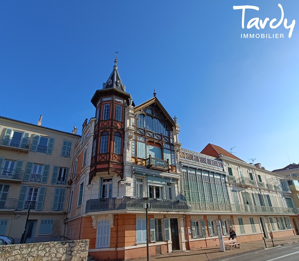 Appartement historique T3 avec terrasse, centre-ville  83400 HYERES - Hyres - Appartement 3 chambres Hyres Bord de mer Villa Godillot Tardy Immobilier