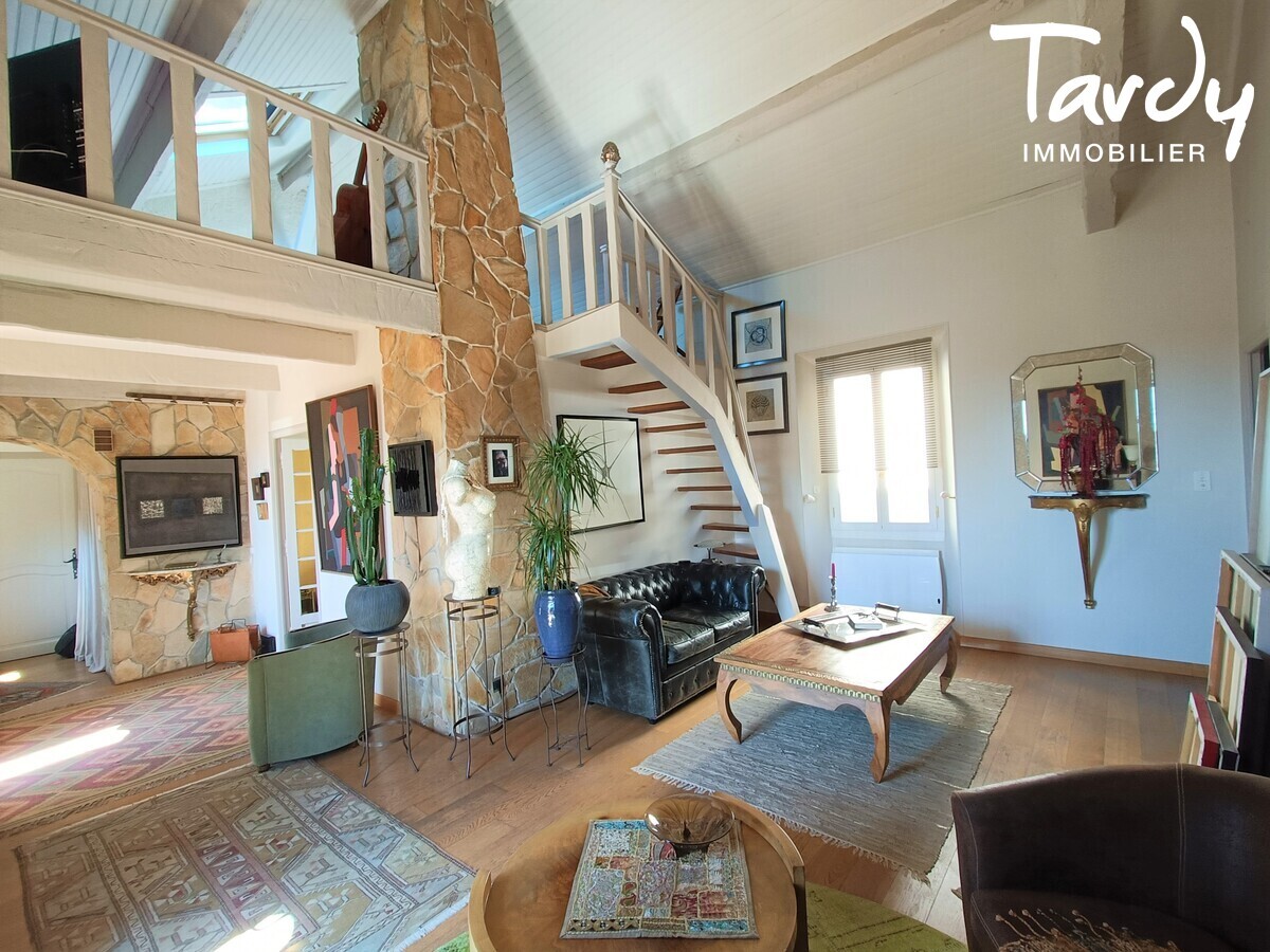 Appartement historique T3 avec terrasse, centre-ville  83400 HYERES - Hyres - Appartement 3 chambres Hyres Bord de mer Villa Godillot Tardy Immobilier