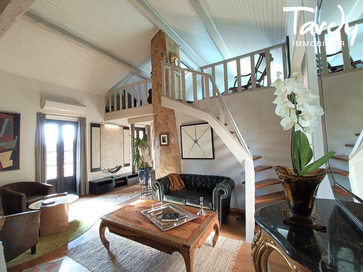 Appartement historique T3 avec terrasse, centre-ville  83400 HYERES - Hyres - Appartement historique 3 chambres Hyres Villa Godillot Tardy Immobilier