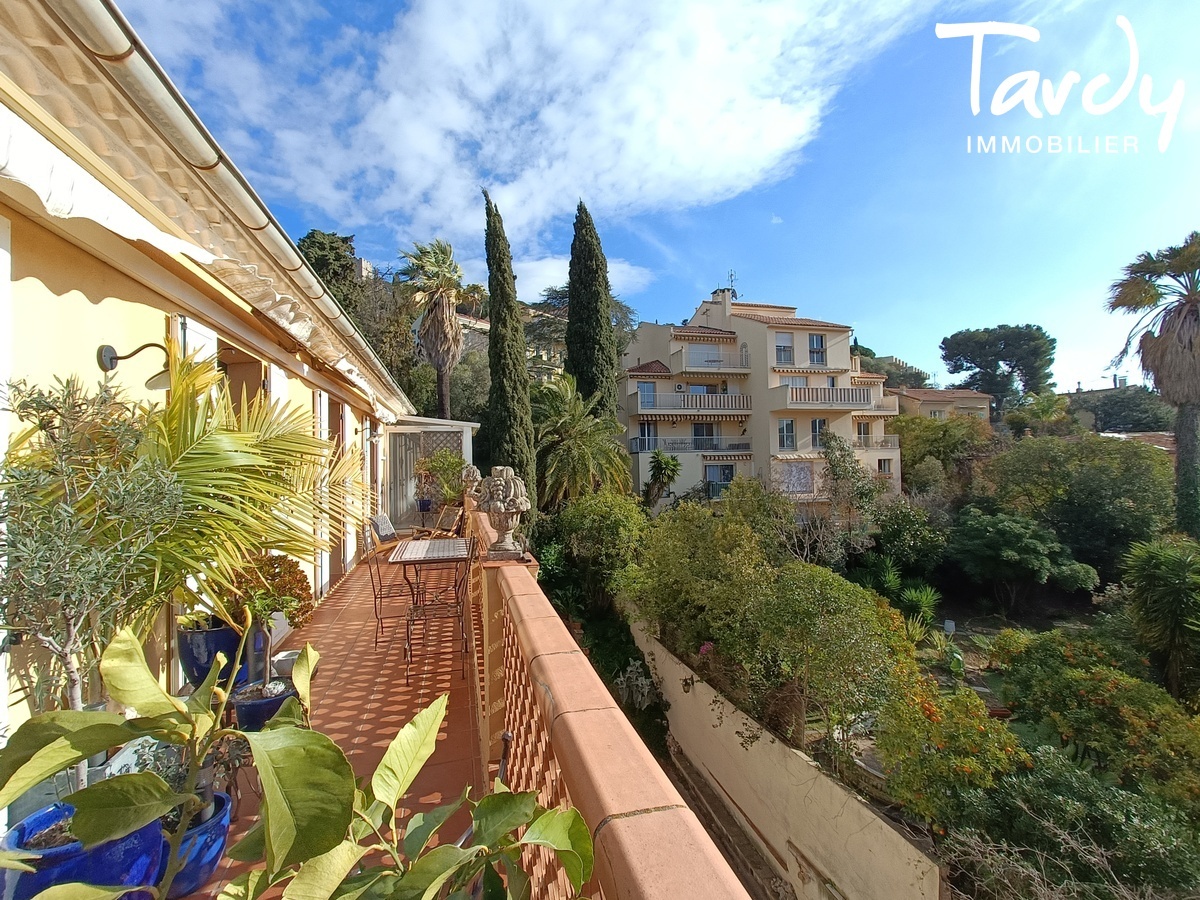 Appartement historique T3 avec terrasse, centre-ville  83400 HYERES - Hyres - Appartement T3 Hyres Bord de mer Villa Godillot
