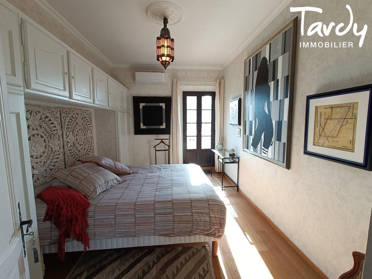 Appartement historique T3 avec terrasse, centre-ville  83400 HYERES - Hyres - Appartement 3 chambres Hyres Bord de mer Villa Godillot Tardy Immobilier