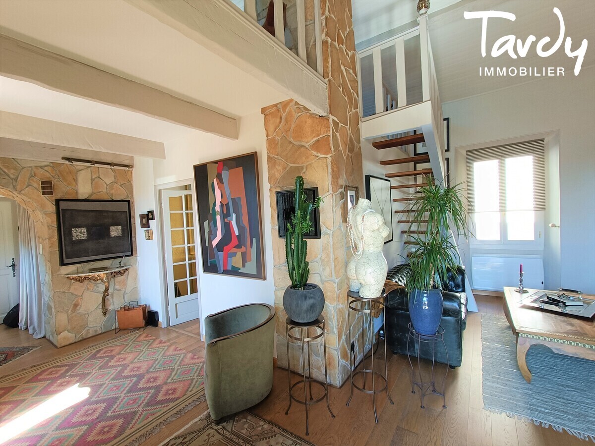 Appartement historique T3 avec terrasse, centre-ville  83400 HYERES - Hyres - Appartement 3 chambres Hyres Bord de mer Villa Godillot Tardy Immobilier