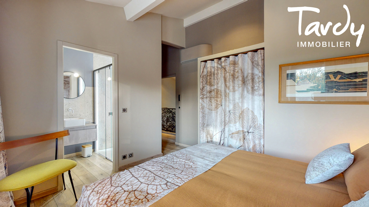 Mas contemporain , vue panoramique - 13810 EYGALIERES  - Eygalires