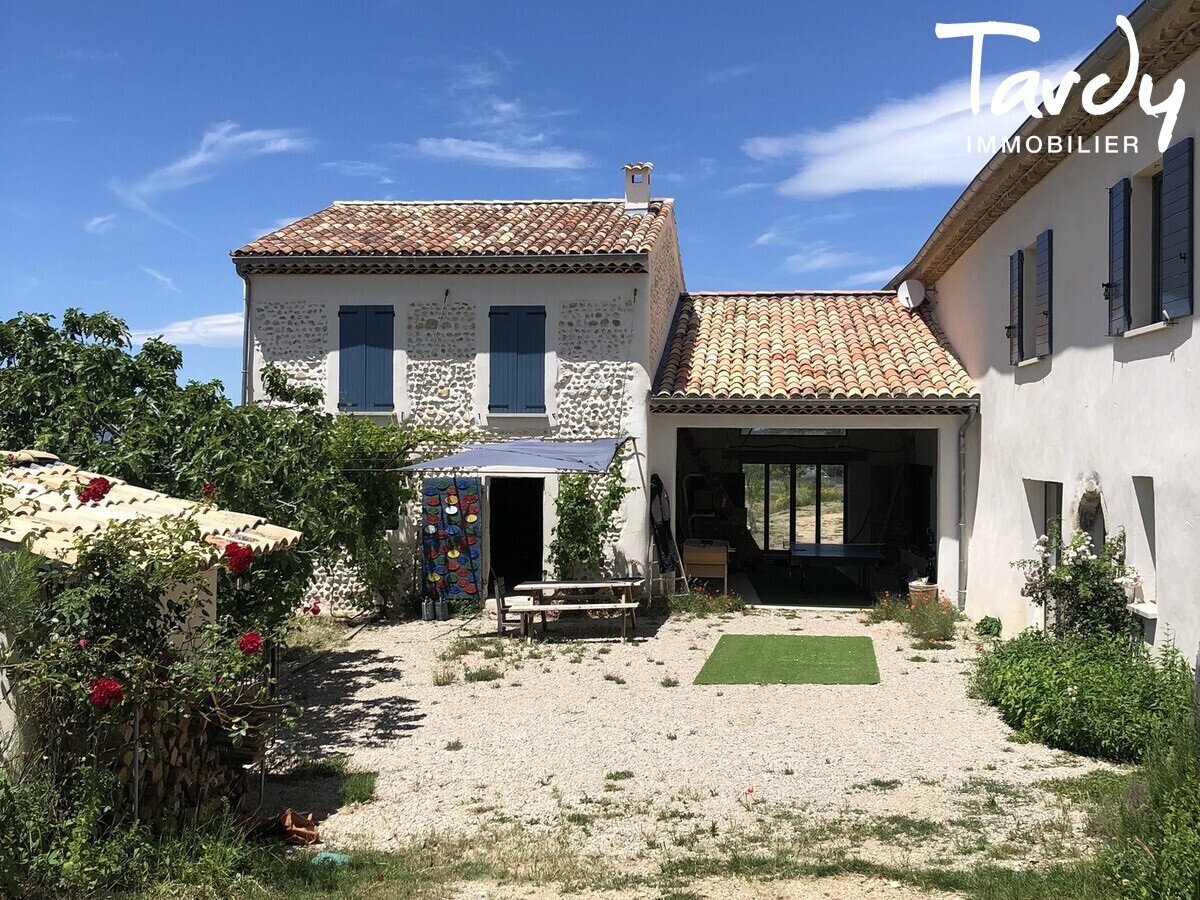 Belle maison en pierre - Vue dgage - 04210 VALENSOLE - Valensole
