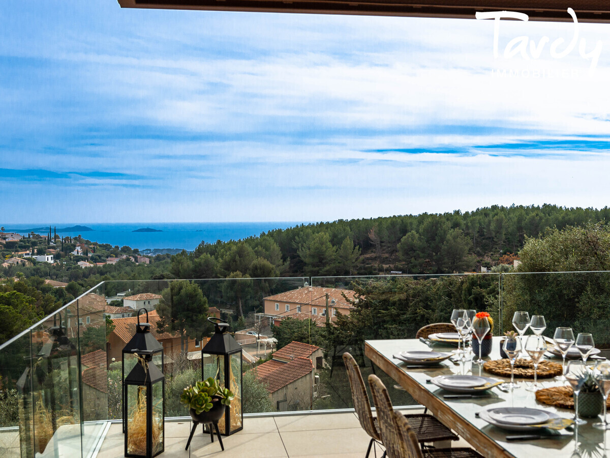 Villa vue mer en Investissement Parahtellerie - 83150 BANDOL  - Bandol - villa contemporaine vue mer - 83150 BANDOL