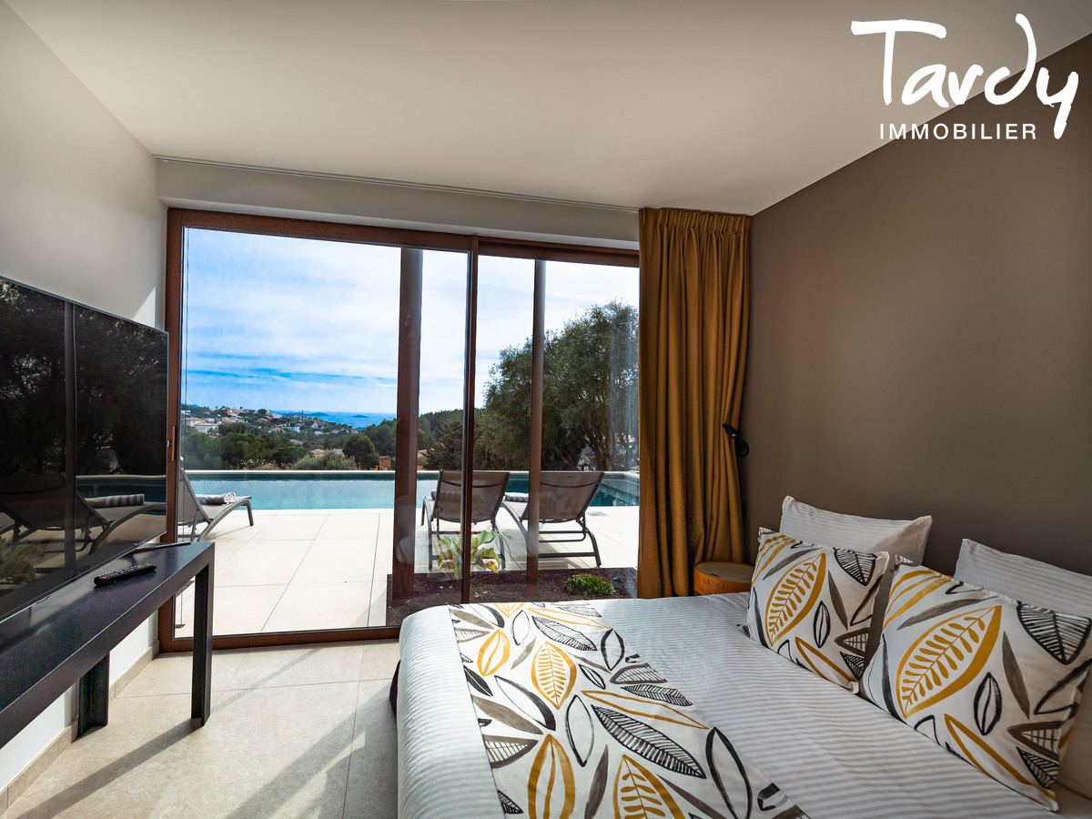 Villa vue mer en Investissement Parahtellerie - 83150 BANDOL  - Bandol - Suite Parentale Donnant sur la Piscine