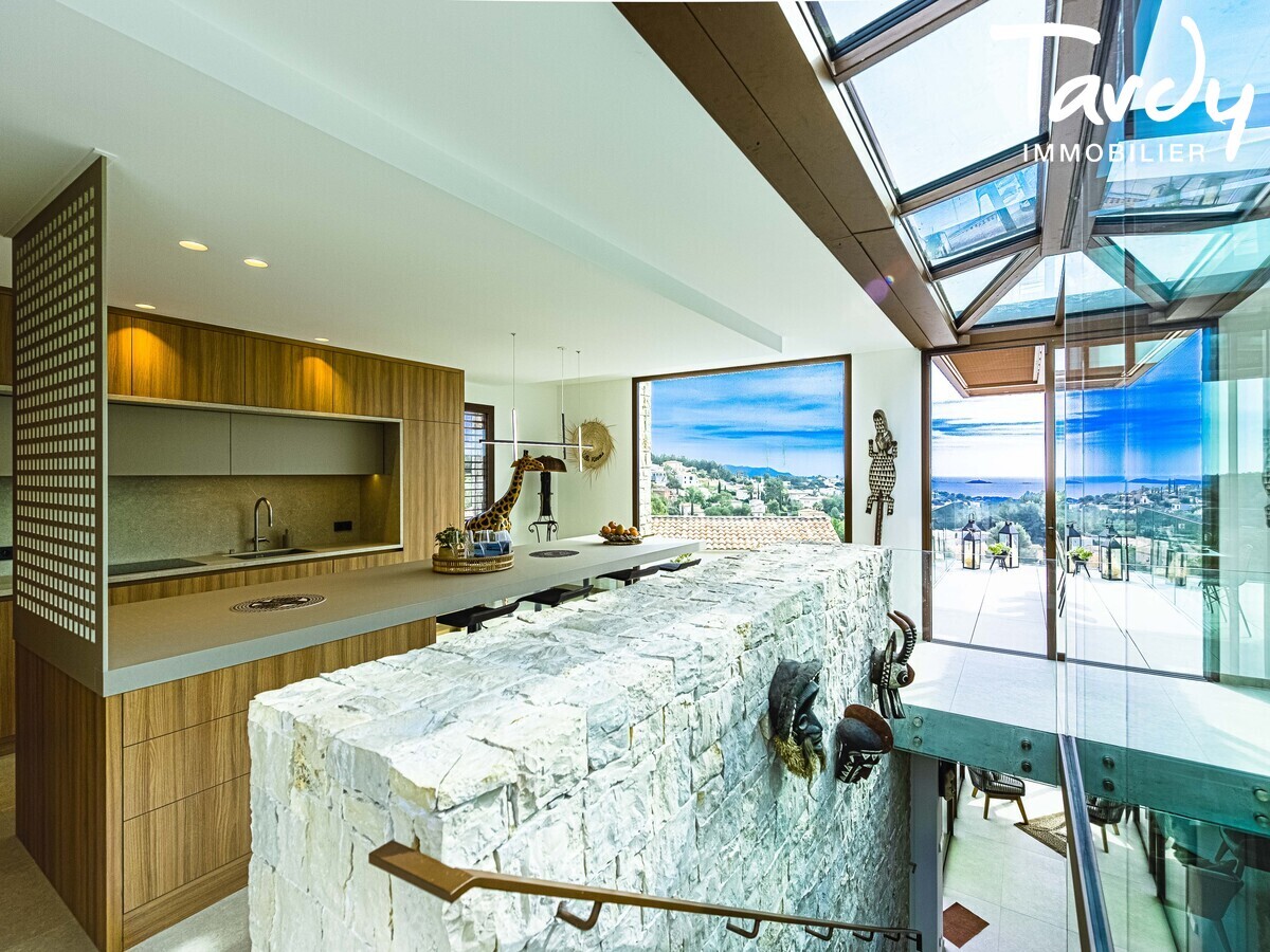 Villa vue mer en Investissement Parahtellerie - 83150 BANDOL  - Bandol - Maison contemporaine 83150 Bandol
