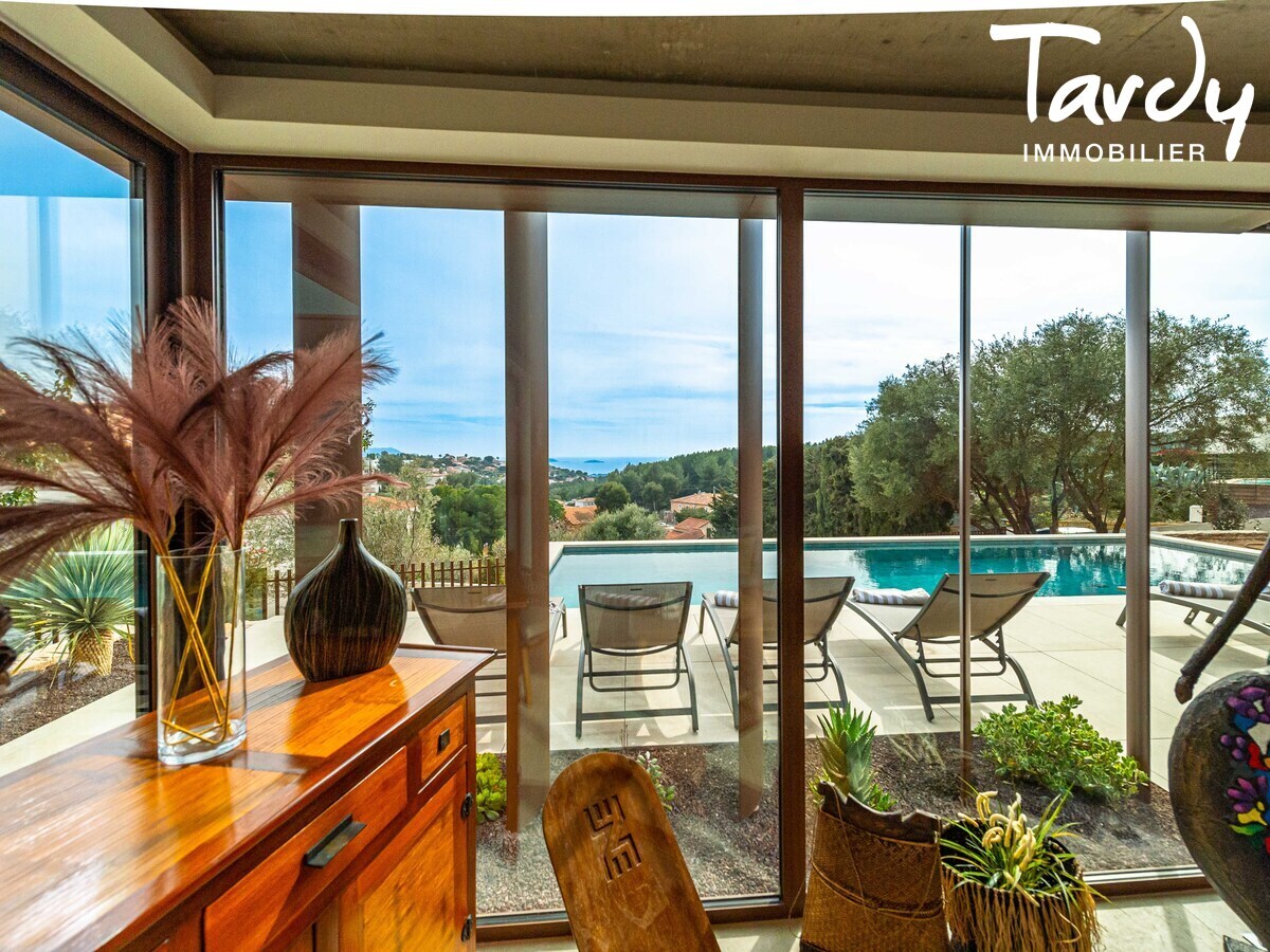 Villa vue mer en Investissement Parahtellerie - 83150 BANDOL  - Bandol - Quitude d'un Extrieur Clos et Arbor