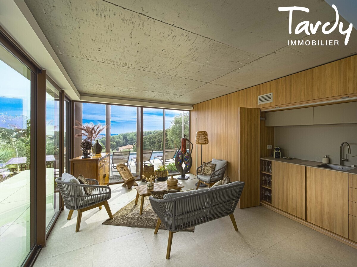 Villa vue mer en Investissement Parahtellerie - 83150 BANDOL  - Bandol - Espace Dtente en Rez de Jardin