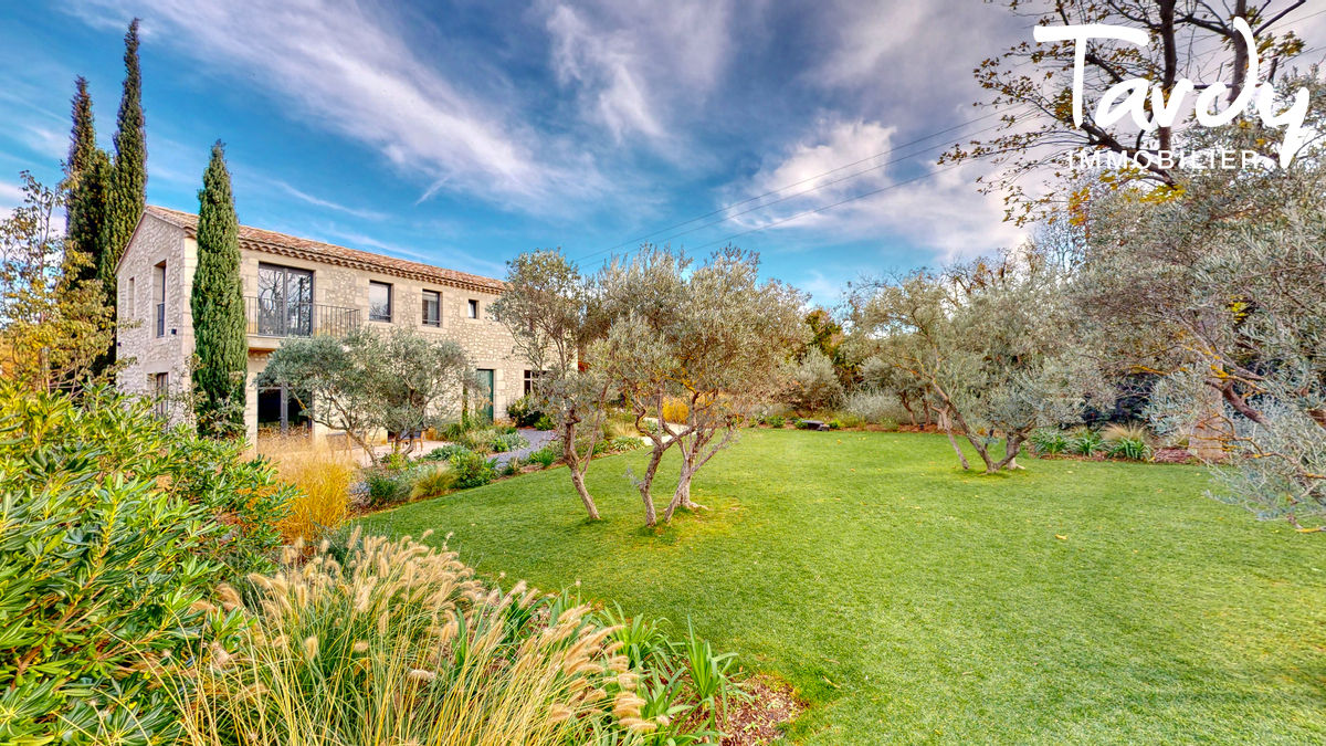 Mas contemporain , vue panoramique - 13810 EYGALIERES  - Eygalires