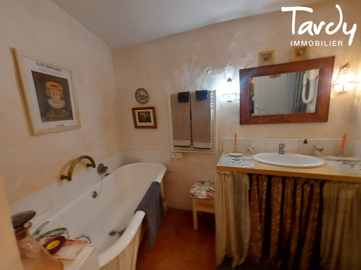 Maison en pierre - centre village - 84160 LOURMARIN - Lourmarin