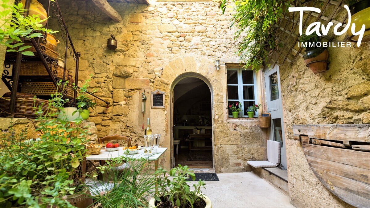 Maison en pierre - centre village - 84160 LOURMARIN - Lourmarin