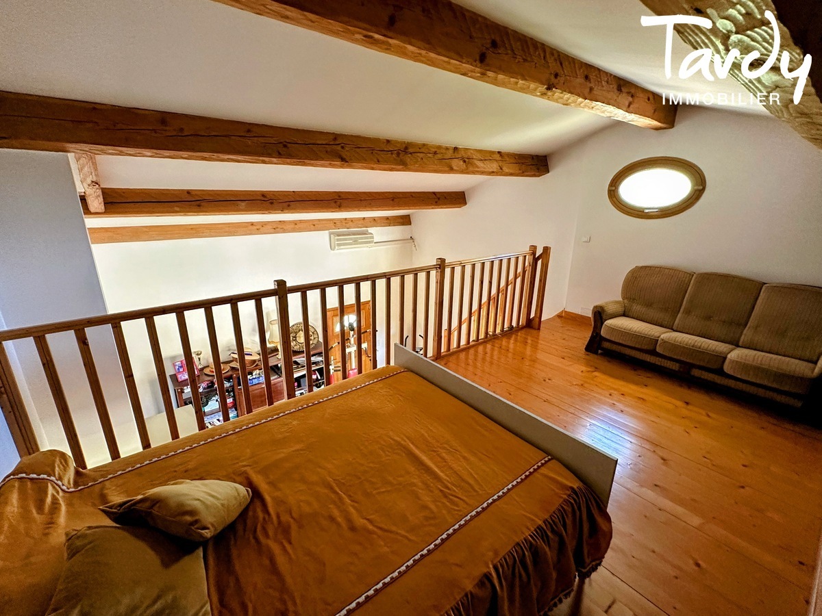 Belle maison Provenale - vue dgage - 13100 AIX EN PROVENCE - Aix-en-Provence - Mezzanine hauteur sous plafond salle de jeux
