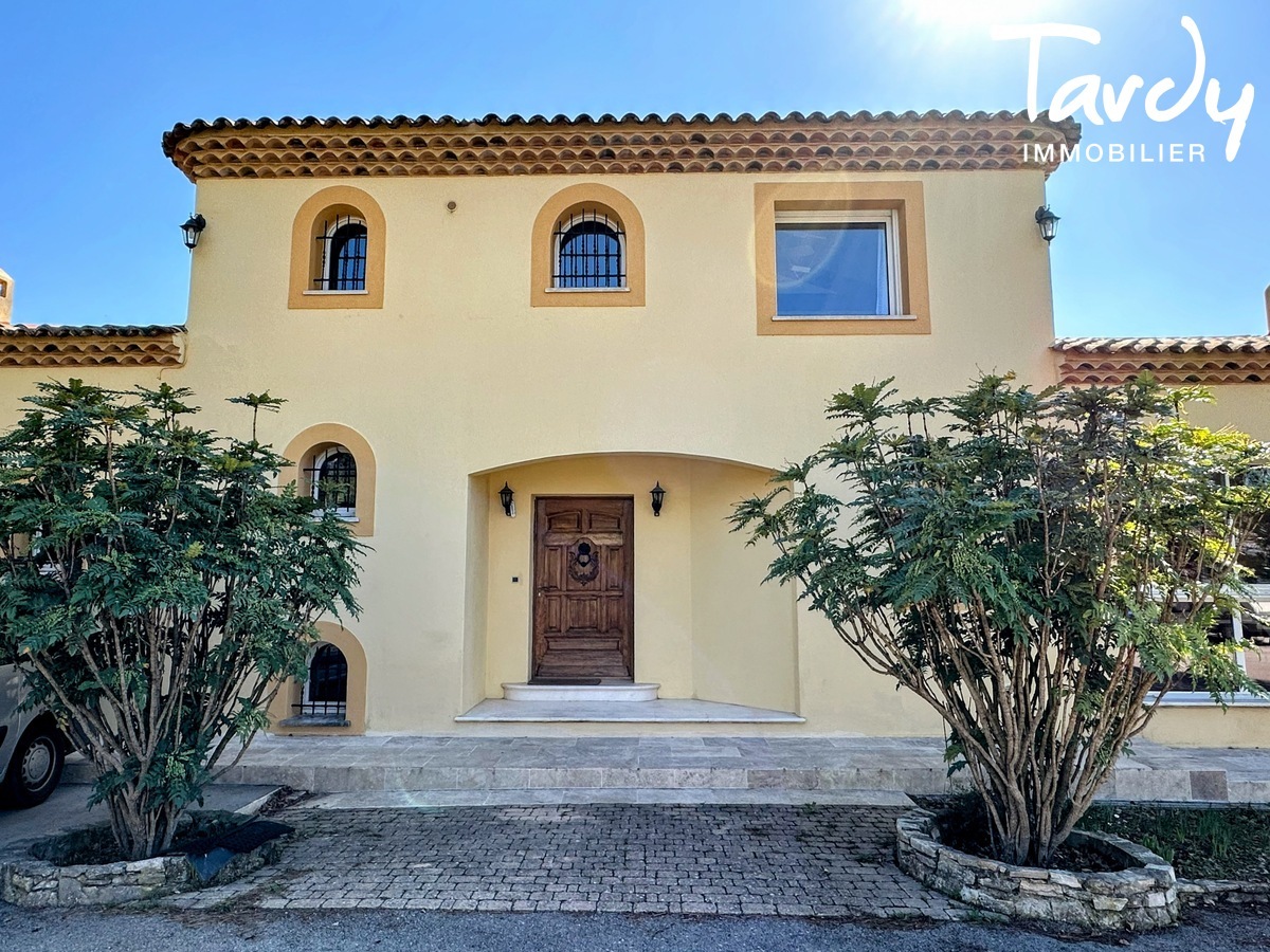 Belle proprit familiale - vue dgage - 13100 AIX EN PROVENCE - Aix-en-Provence - Maison lumineuse plein sud