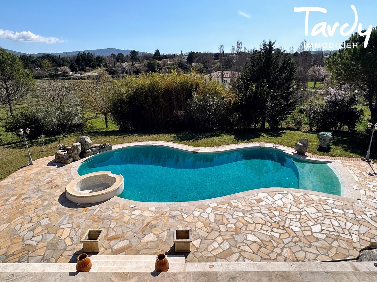 Belle proprit familiale - vue dgage - 13100 AIX EN PROVENCE - Aix-en-Provence - Grandes chambres