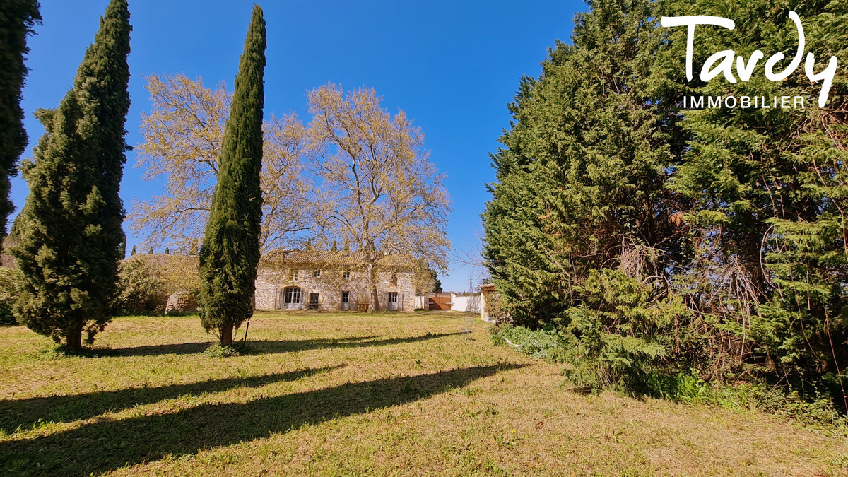 RARE - Mas authentique SAINT LAURENT DES ARBRES - Avignon - proprit mas corps de ferme viticole