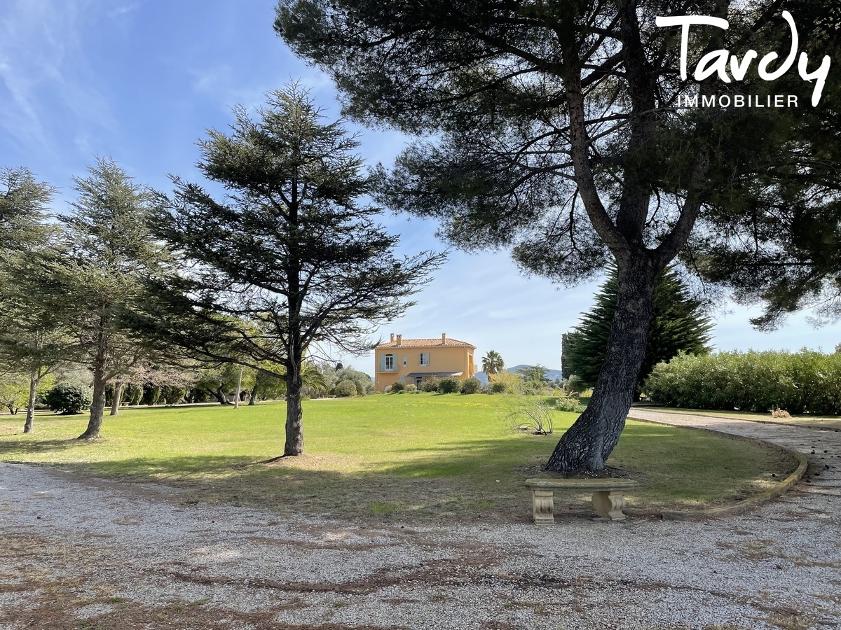 Proprit pieds dans l'eau - 83270 SAINT-CYR SUR MER - Saint-Cyr-sur-Mer