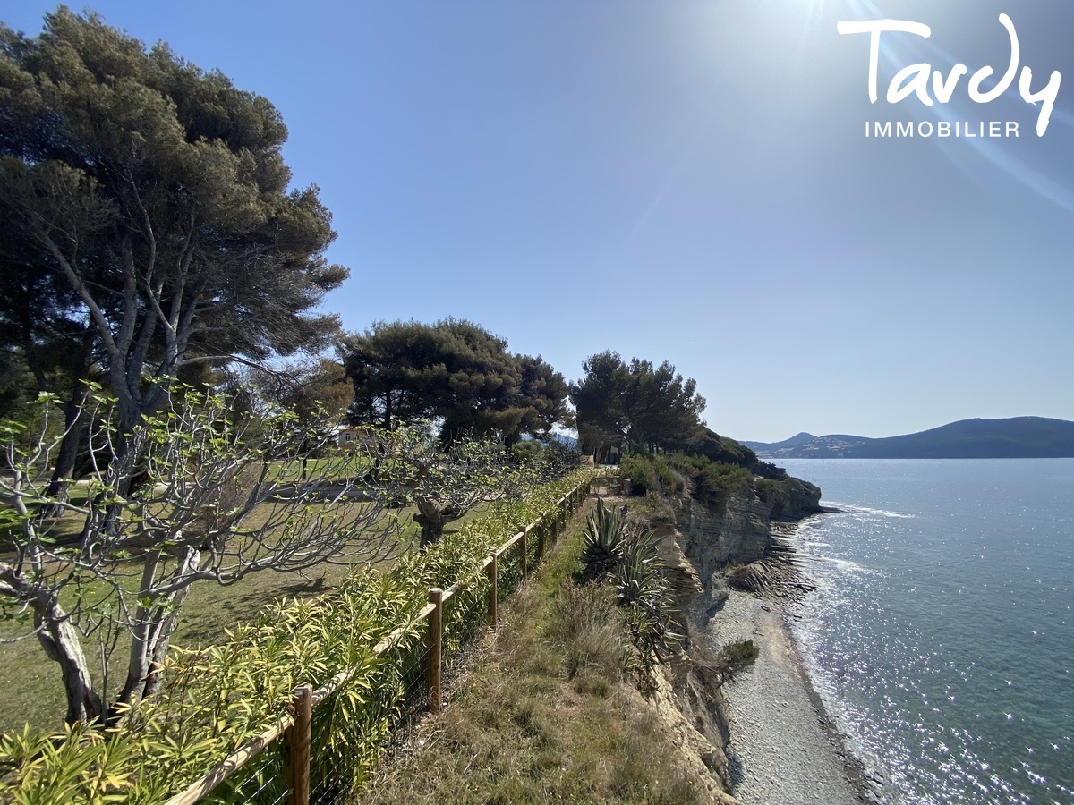 Proprit pieds dans l'eau - 83270 SAINT-CYR SUR MER - Saint-Cyr-sur-Mer - Proprit vendue par Tardy Immobilier  Saint Cyr sur Mer 83270