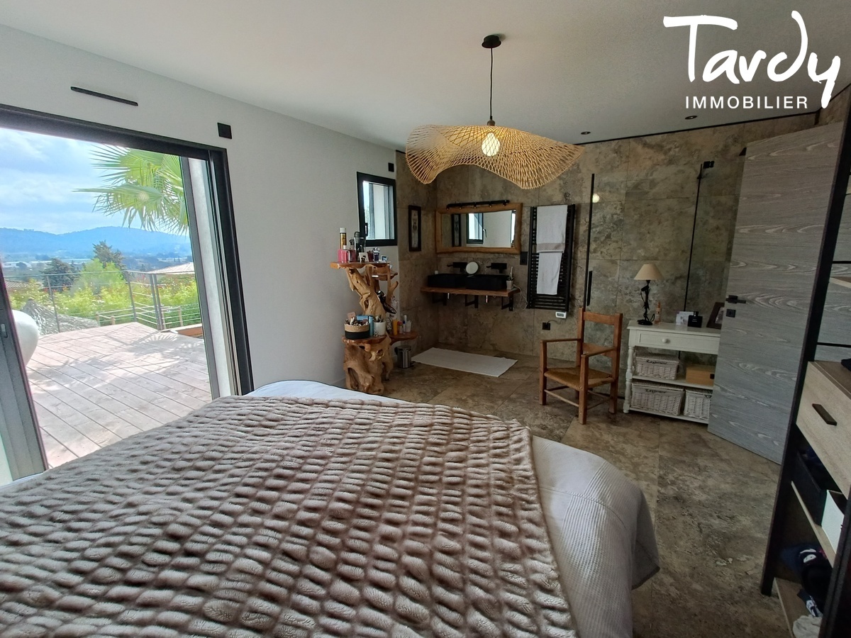 Villa neuve de plain-pied, calme et piscine  83390 CUERS - Pierrefeu-du-Var - Villa neuve calme et piscine Pierrefeu Cuers Tardy Immobilier