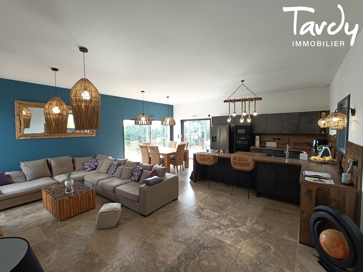 Villa neuve de plain-pied, calme et piscine  83390 CUERS - Pierrefeu-du-Var - Villa plain pied et piscine Cuers Tardy Immobilier