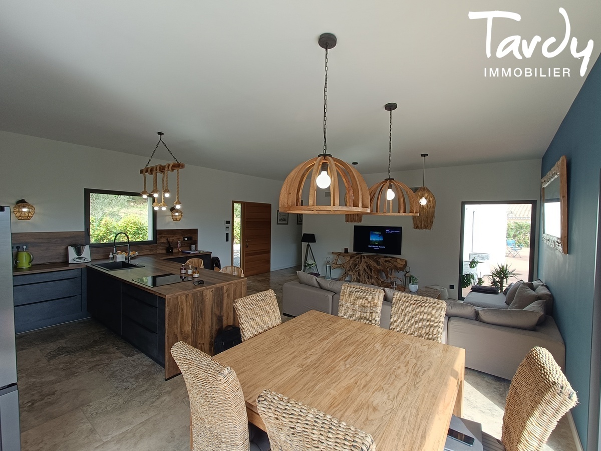 Villa neuve de plain-pied, calme et piscine  83390 CUERS - Pierrefeu-du-Var - Villa plain pied Vue Dgage Cuers Tardy Immobilier