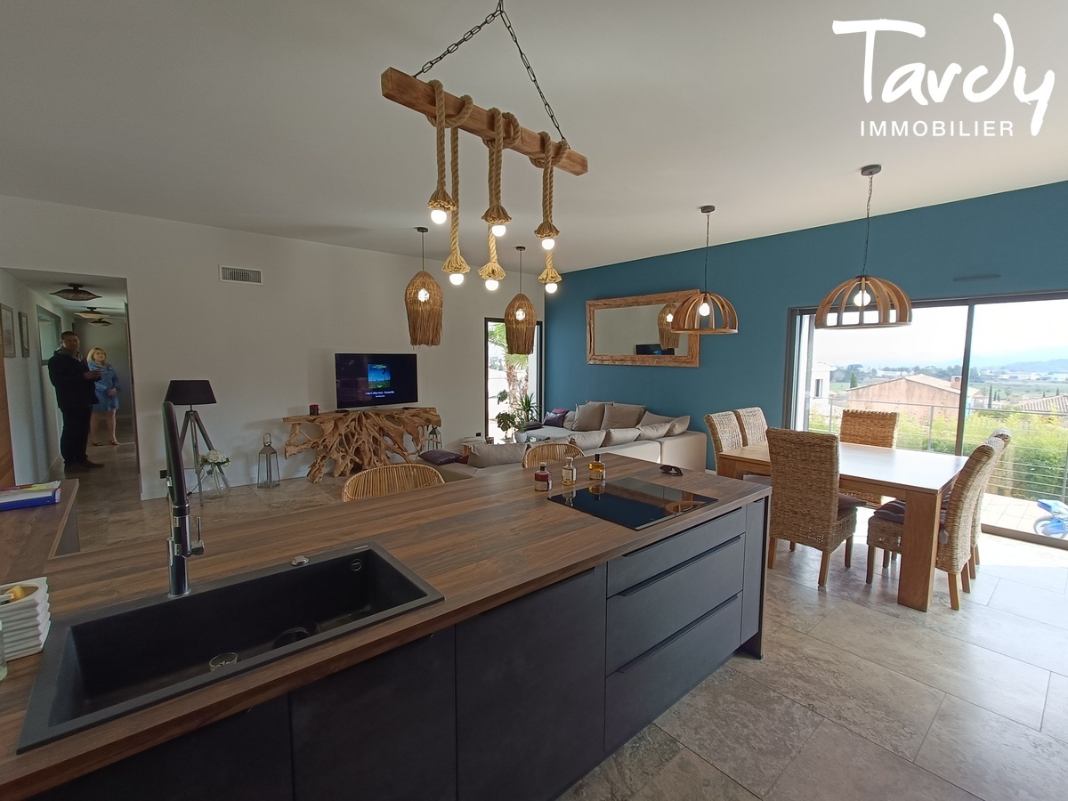 Villa neuve de plain-pied, calme et piscine  83390 CUERS - Pierrefeu-du-Var - Villa neuve piscine 3 chambres Hyres Cuers Tardy Immobilier