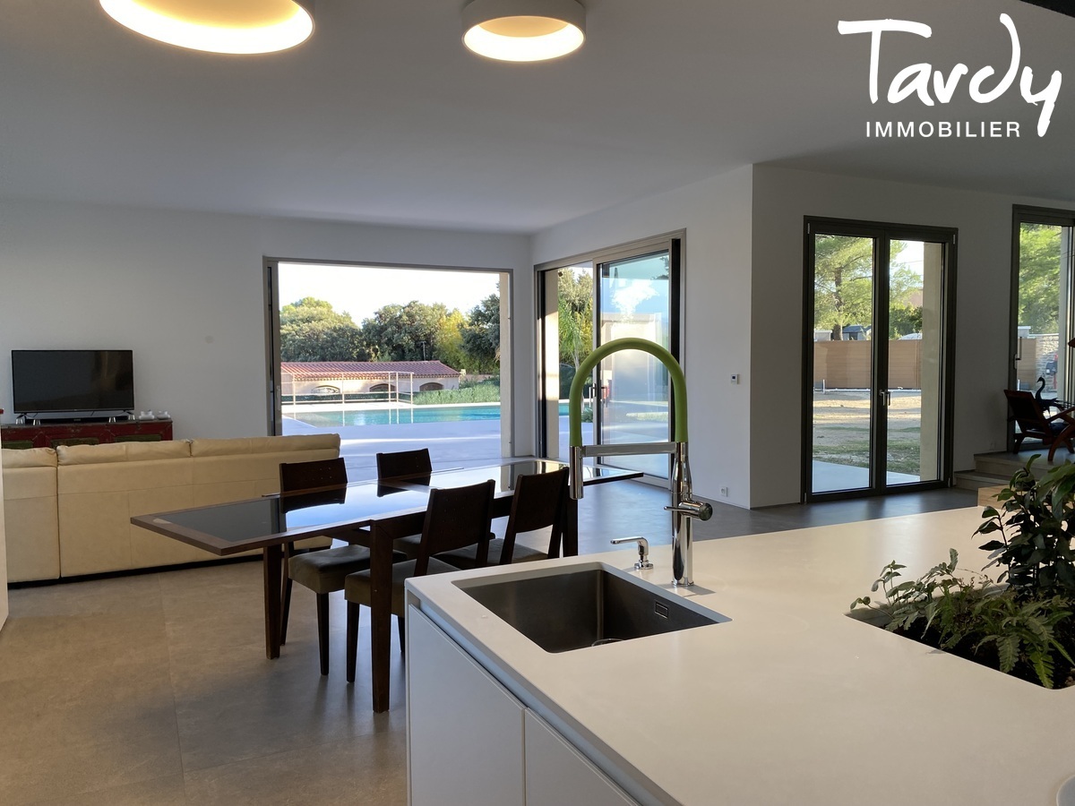 Villa neuve, vue dgage, prestations haut de gamme - 83740 LA CADIERE D'AZUR - La Cadire-d'Azur - 83740 LA CADIERE