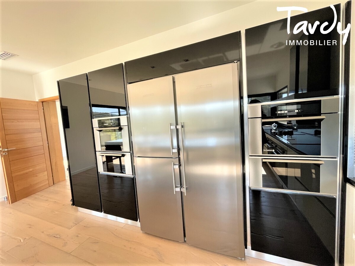 Villa Contemporaine, campagne secteur calme - 83400 HYRES - Hyres - Villa piscine interieur et exterieur Hyres Tardy Immobilier