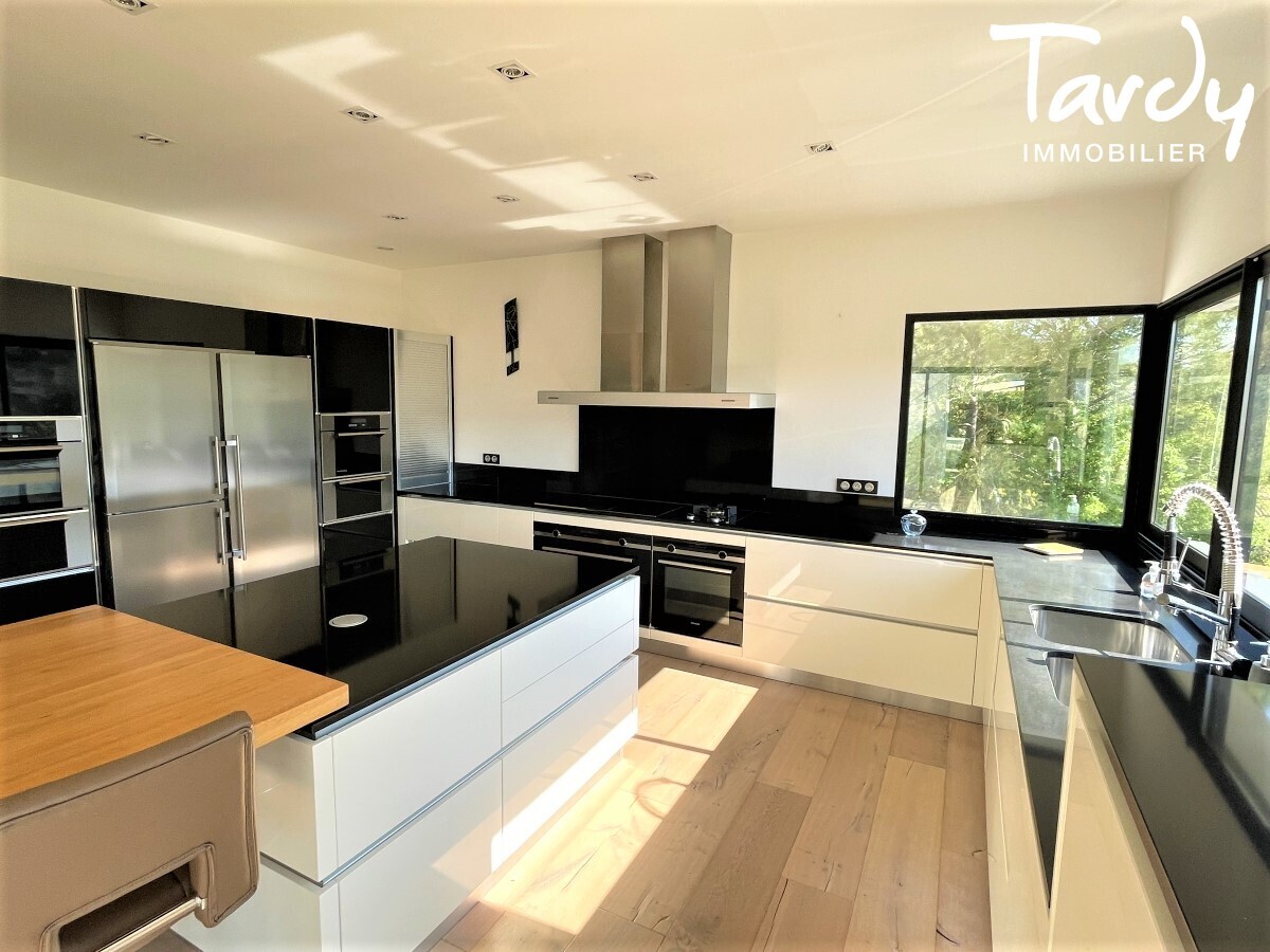 Villa Contemporaine, campagne secteur calme - 83400 HYRES - Hyres - Villa prestations haut de gamme Hyres Tardy Immobilier